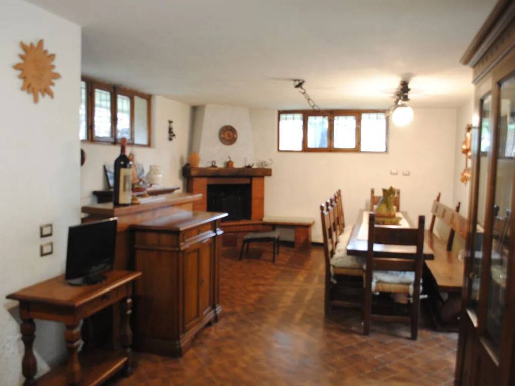 casa indipendente in vendita a Carrara in zona Bonascola