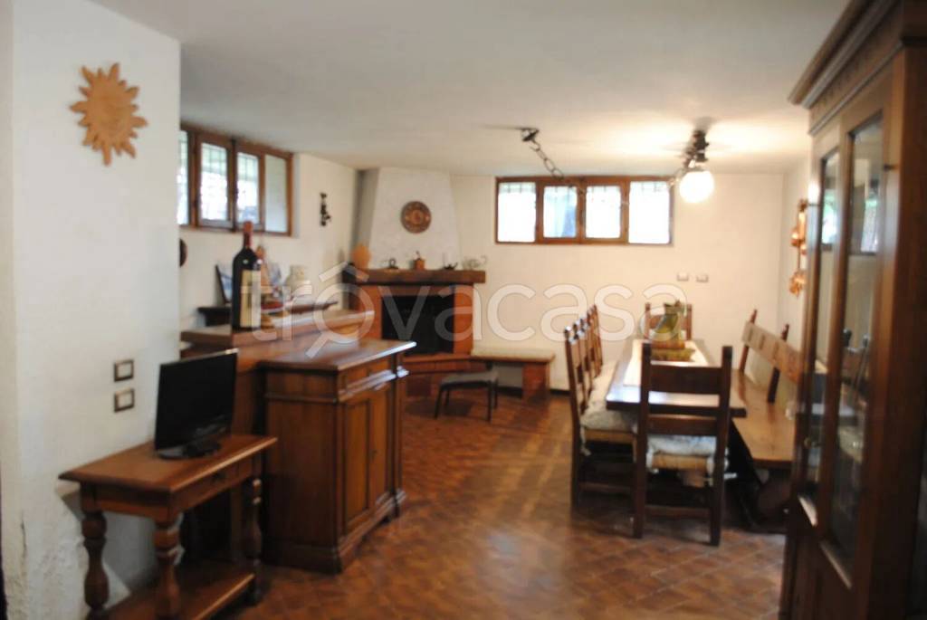 casa indipendente in vendita a Carrara