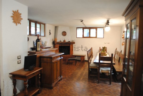 casa indipendente in vendita a Carrara