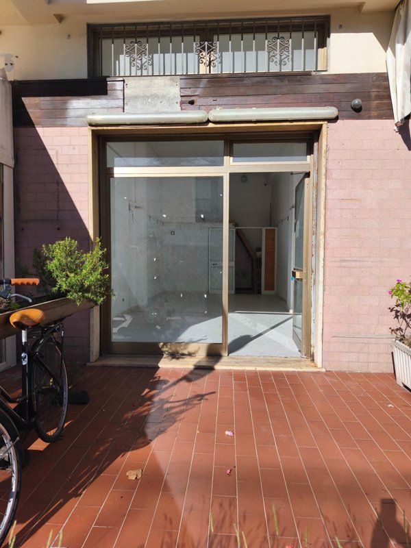 locale commerciale in vendita a Carrara in zona Centro Città