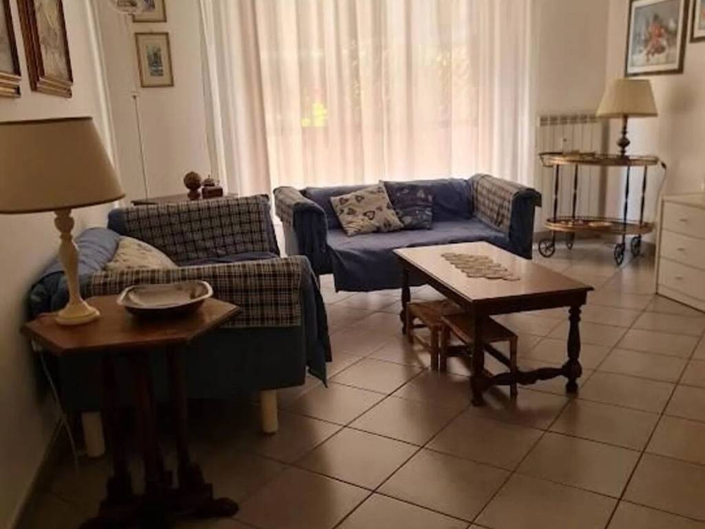 appartamento in vendita a Carrara in zona Marina di Carrara