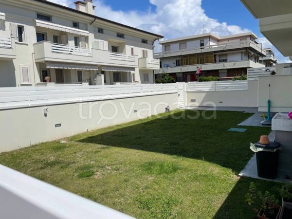 appartamento in vendita a Carrara in zona Marina di Carrara