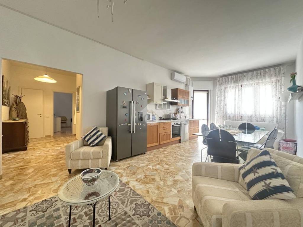 appartamento in vendita a Carrara in zona Marina di Carrara