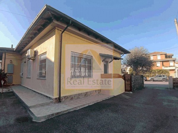 casa indipendente in vendita a Carrara in zona Marina di Carrara