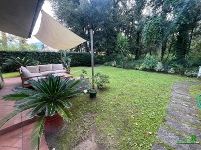 casa indipendente in vendita a Carrara
