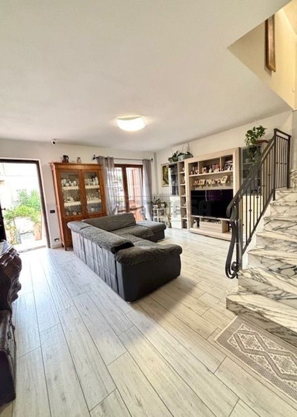 casa indipendente in vendita a Carrara