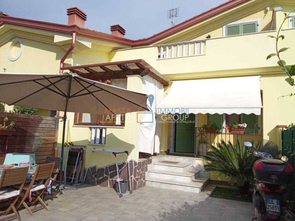 casa indipendente in vendita a Carrara