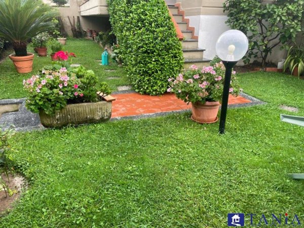casa indipendente in vendita a Carrara in zona Avenza