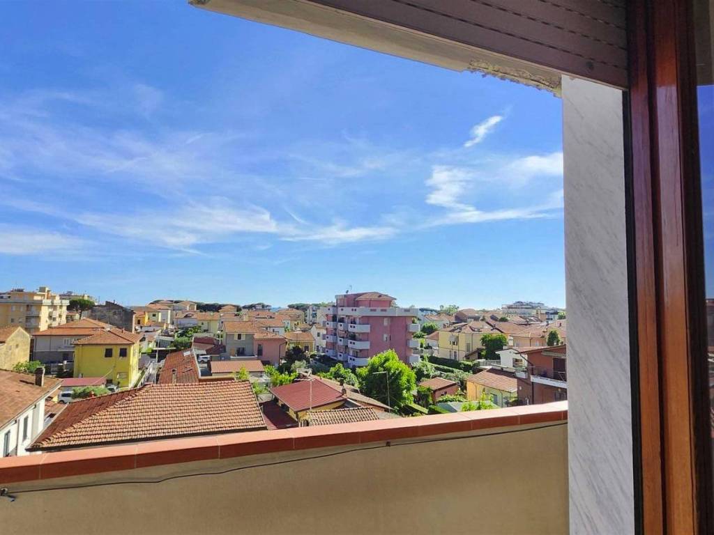appartamento in vendita a Carrara in zona Marina di Carrara