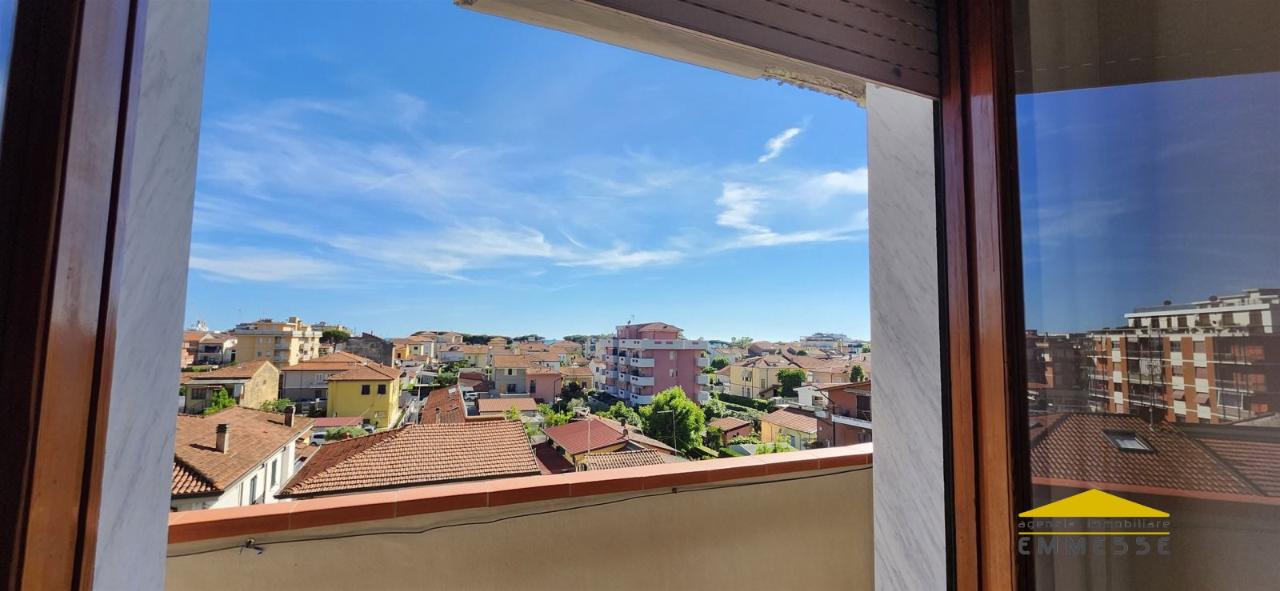 appartamento in vendita a Carrara in zona Marina di Carrara