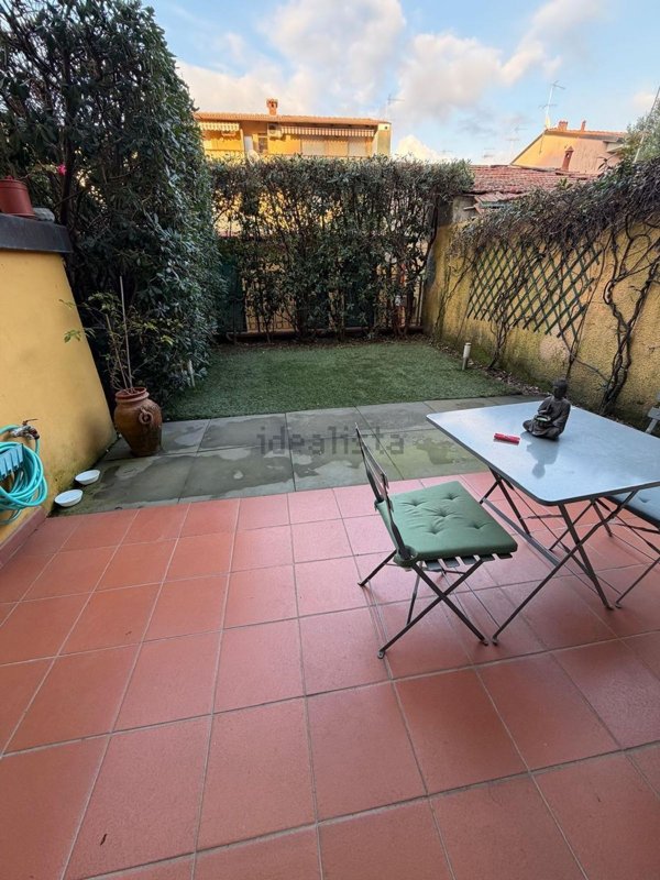 appartamento in vendita a Carrara in zona Marina di Carrara