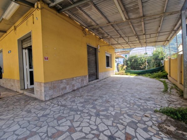 casa indipendente in vendita a Carrara in zona Fossone