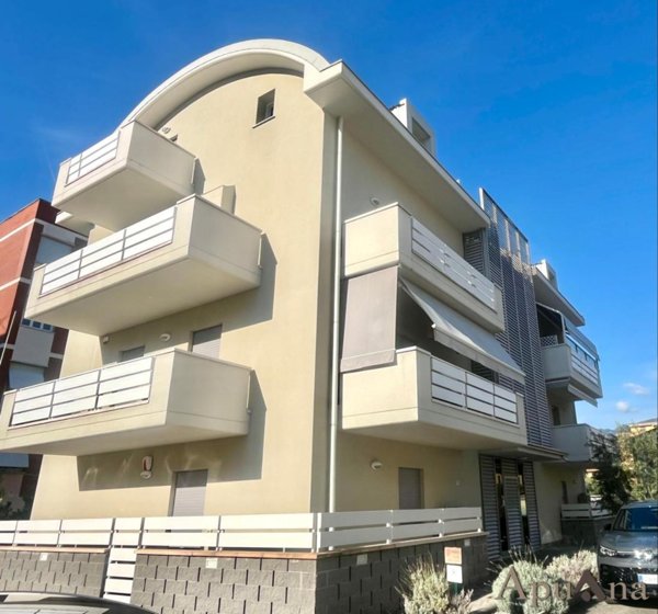 appartamento in vendita a Carrara in zona Avenza