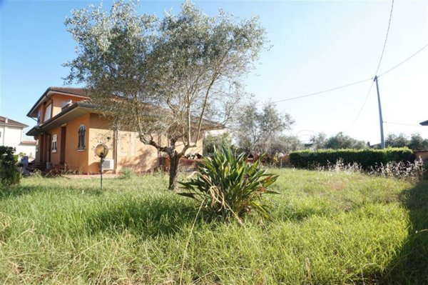 casa indipendente in vendita a Carrara in zona Fossone