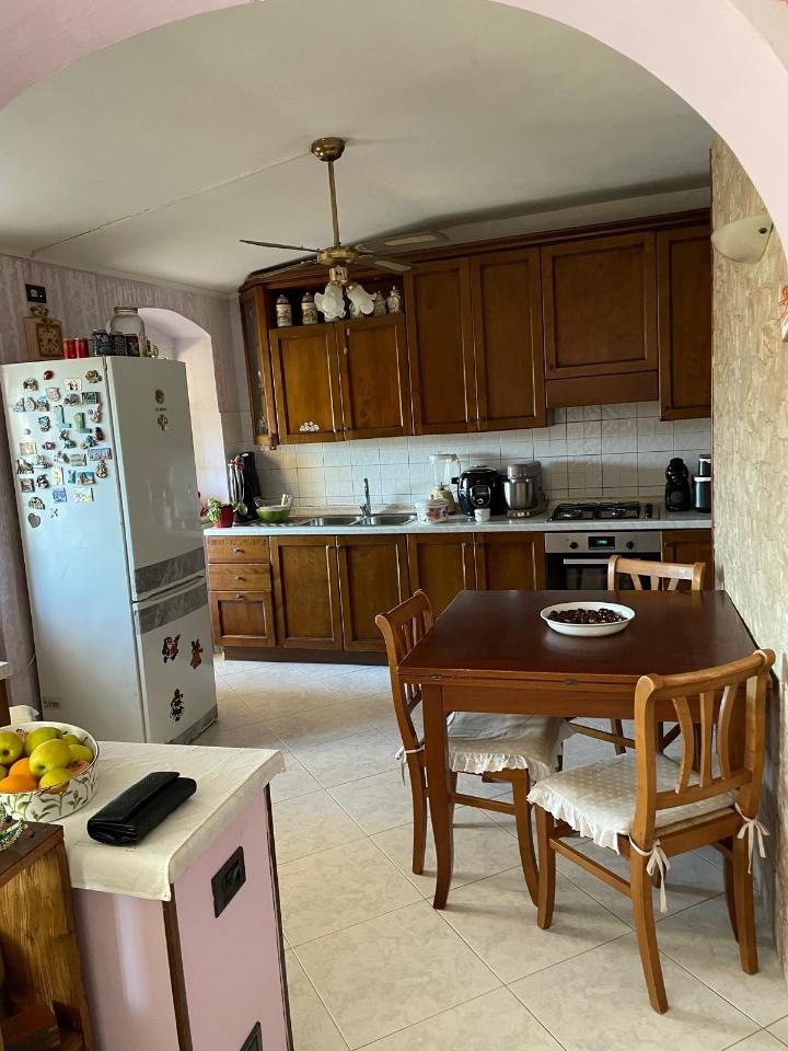appartamento in vendita a Carrara in zona Sant'Antonio