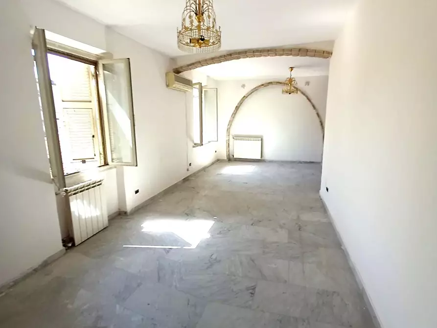 appartamento in vendita a Carrara in zona Avenza