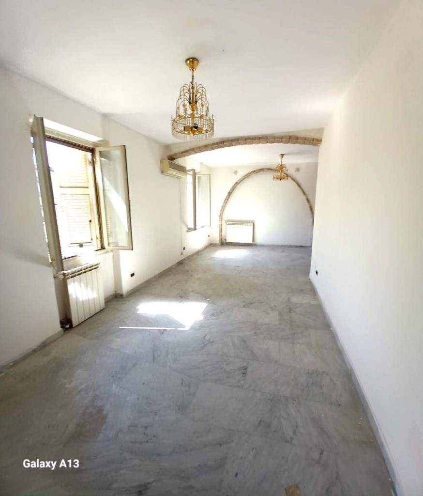 appartamento in vendita a Carrara in zona Centro Città