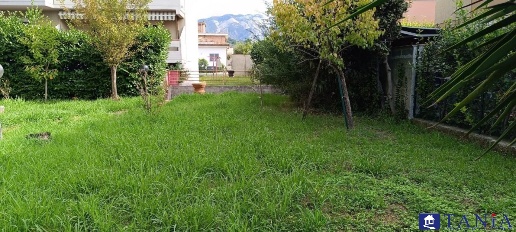 casa indipendente in vendita a Carrara in zona Avenza