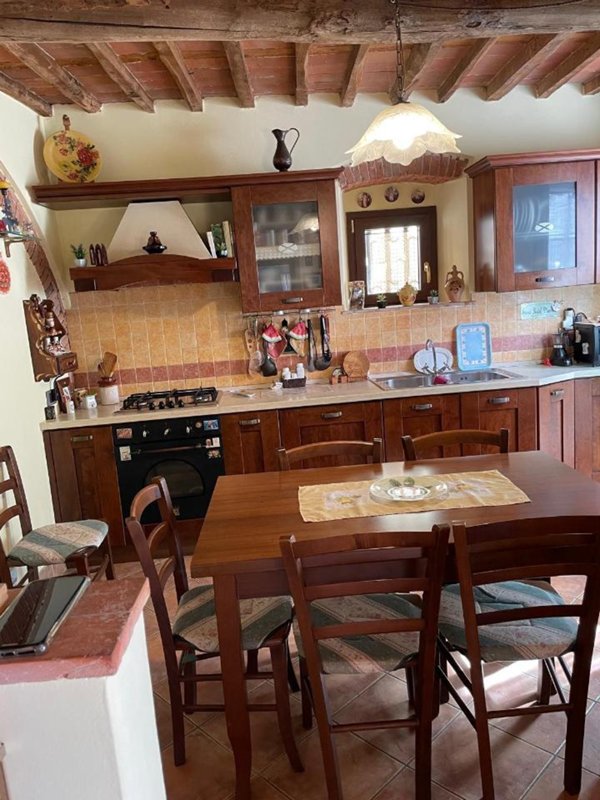 casa indipendente in vendita a Carrara in zona Marasio