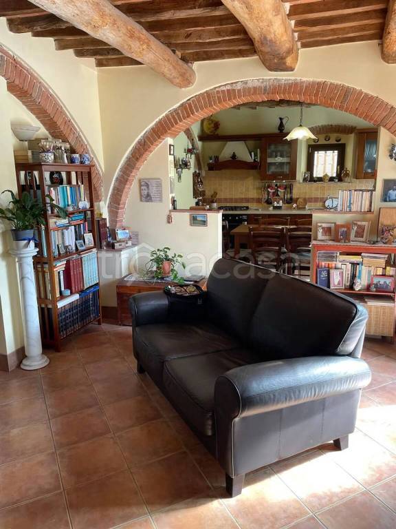 casa indipendente in vendita a Carrara