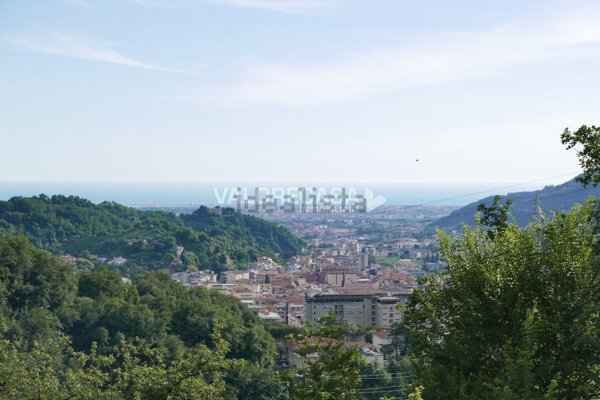 quadrivano in vendita a Carrara