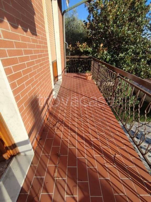 casa indipendente in vendita a Carrara in zona Avenza
