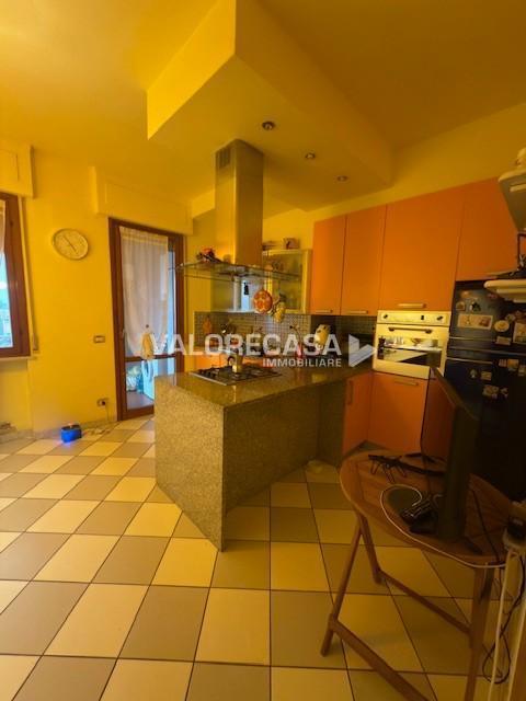 appartamento in vendita a Carrara in zona Avenza