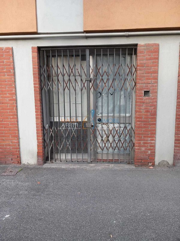 locale di sgombero in vendita a Carrara in zona Centro Città
