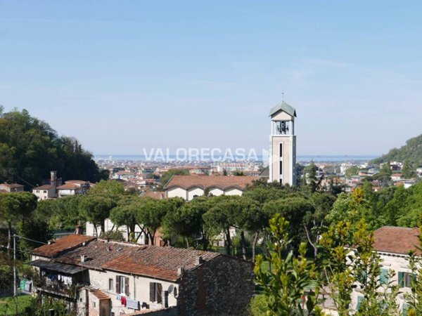 casa indipendente in vendita a Carrara in zona Fabbrica