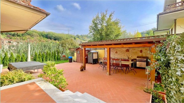 casa indipendente in vendita a Carrara in zona Nazzano