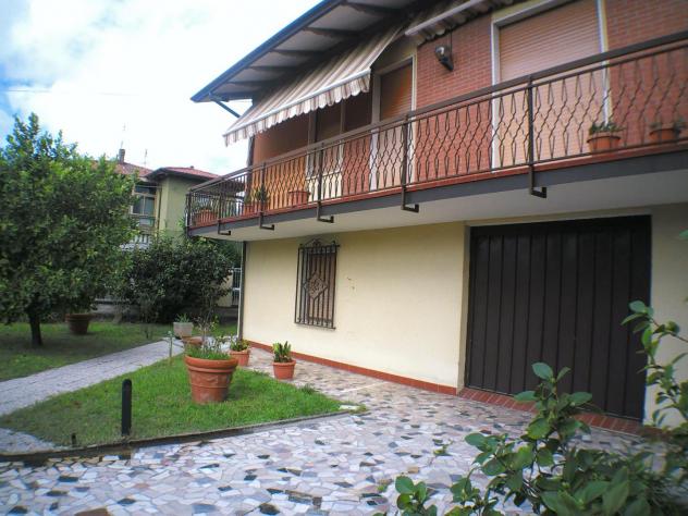 casa indipendente in vendita a Carrara in zona Avenza