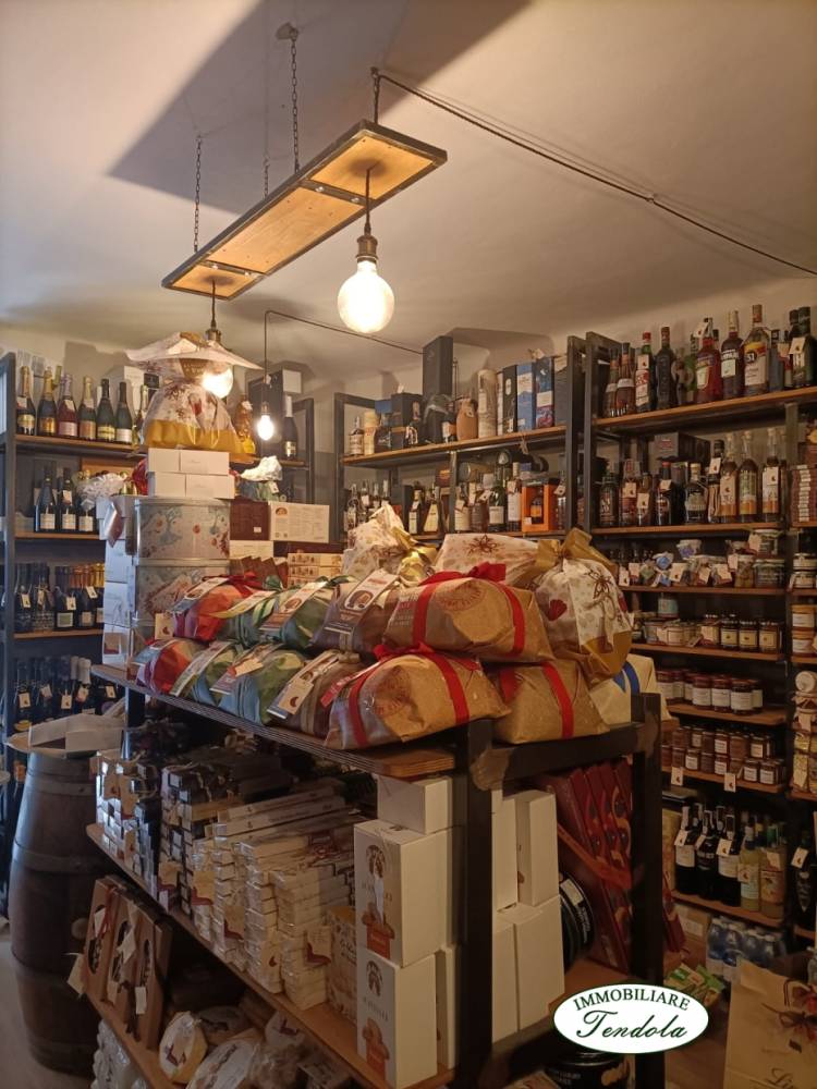 negozio in vendita a Carrara