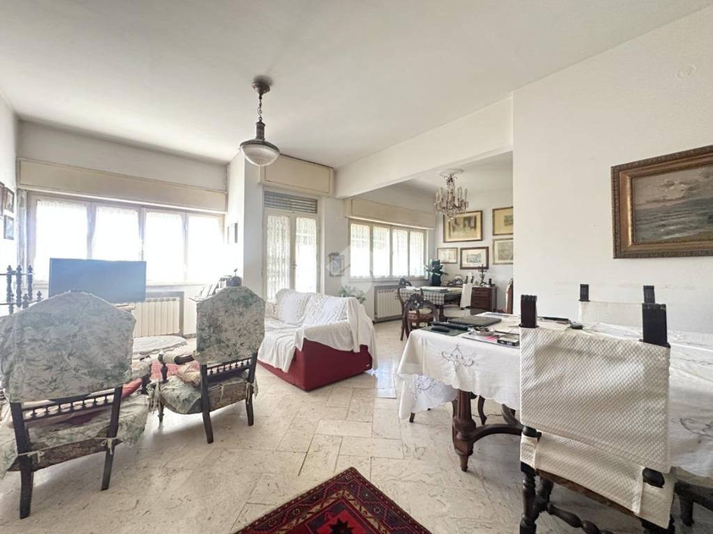 appartamento in vendita a Carrara in zona Marina di Carrara