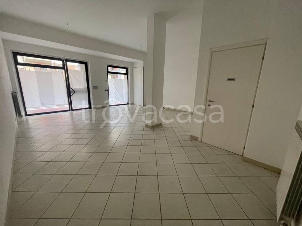 negozio in vendita a Carrara in zona Marina di Carrara