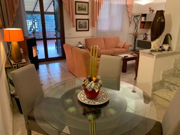 casa indipendente in vendita a Carrara in zona Bonascola
