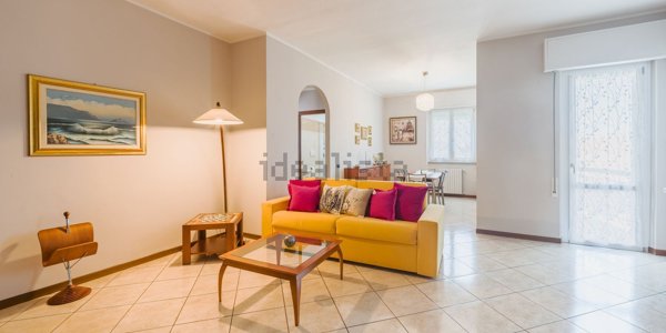 appartamento in vendita a Carrara in zona Marina di Carrara