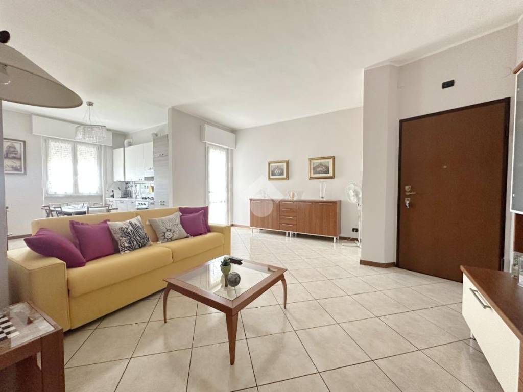 appartamento in vendita a Carrara in zona Marina di Carrara