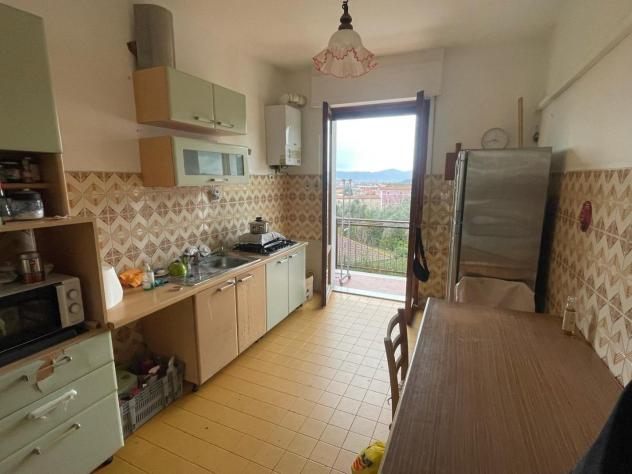appartamento in vendita a Carrara in zona Bonascola