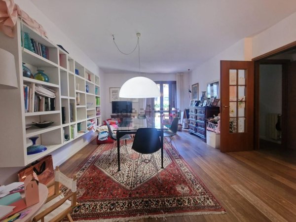 casa indipendente in vendita a Carrara in zona Avenza