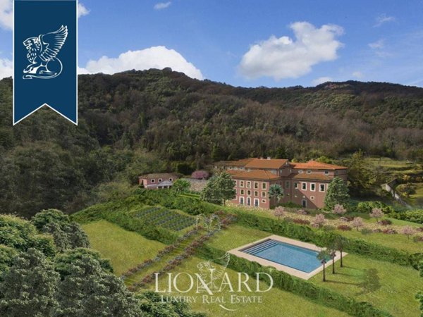 villa in vendita a Carrara