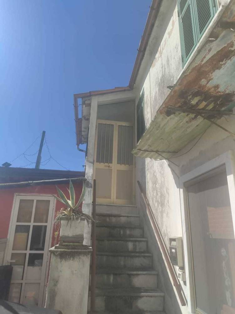 casa indipendente in vendita a Carrara in zona Fossola