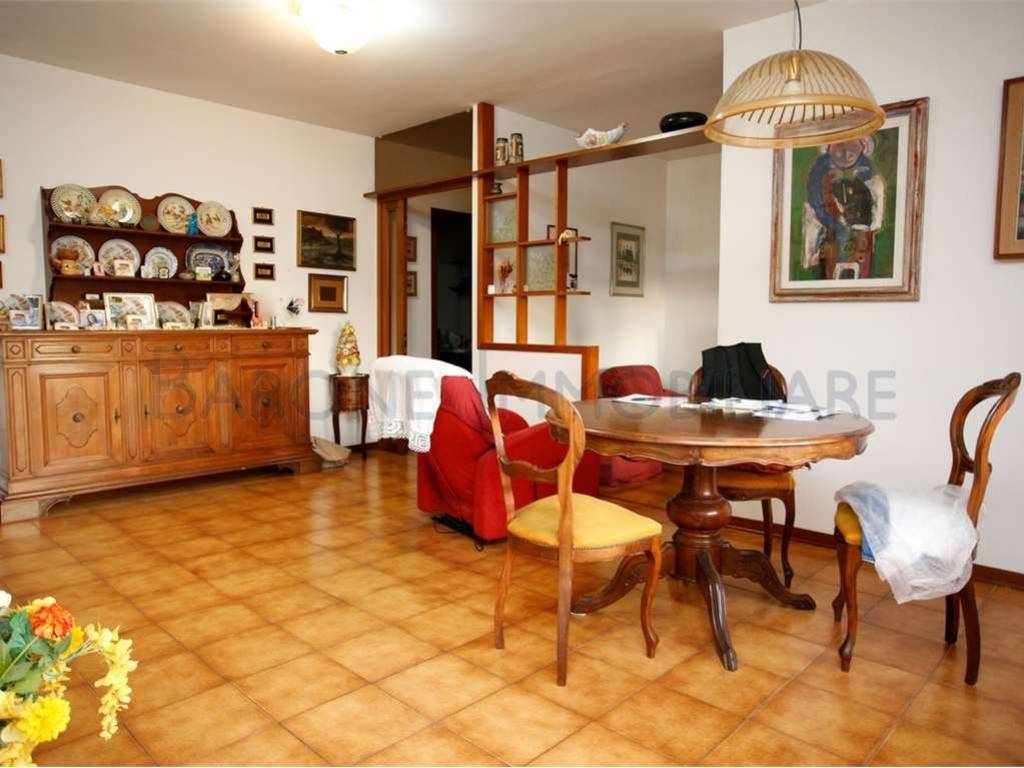 appartamento in vendita a Carrara in zona Bonascola