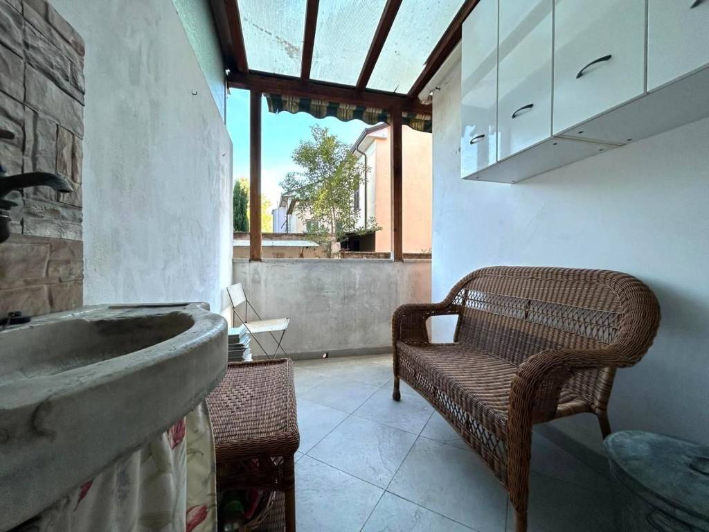 appartamento in vendita a Carrara in zona Avenza