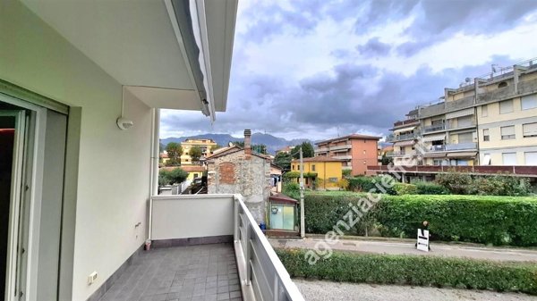 appartamento in vendita a Carrara in zona Avenza