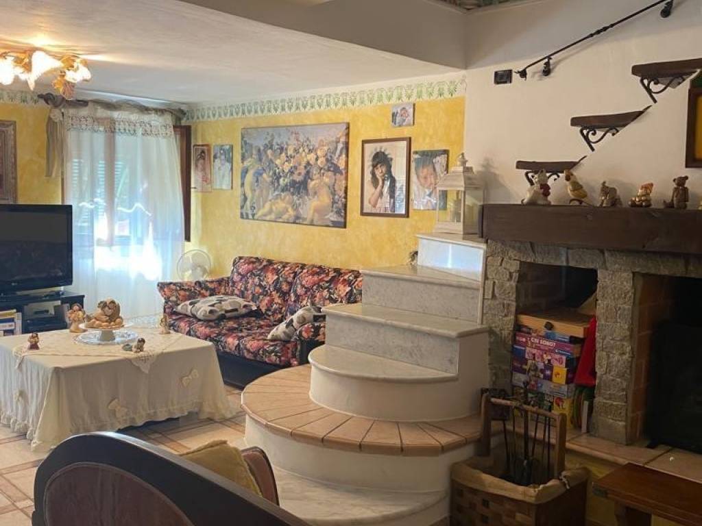 appartamento in vendita a Carrara in zona Gragnana