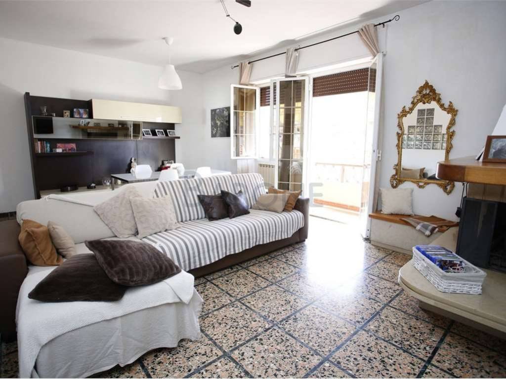 appartamento in vendita a Carrara in zona Avenza