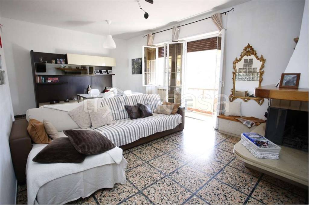 appartamento in vendita a Carrara in zona Avenza