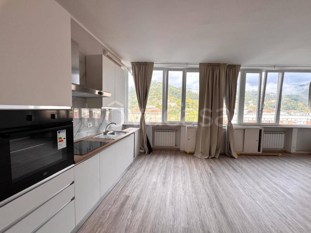 appartamento in vendita a Carrara in zona Centro Città