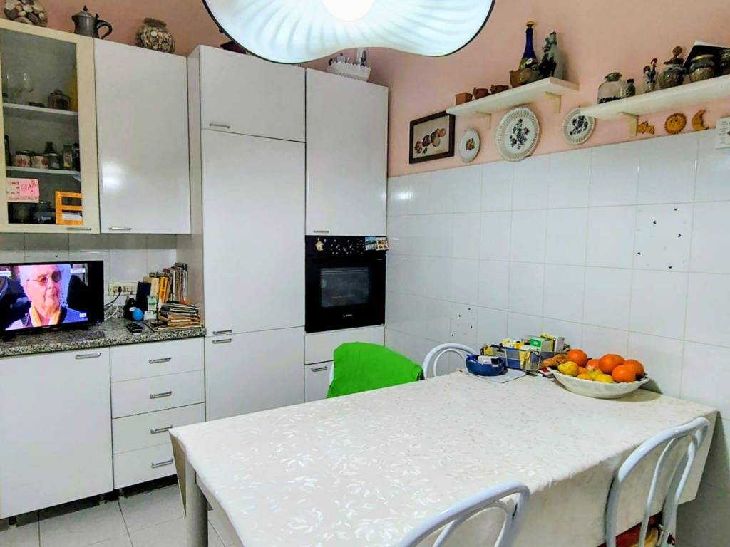 appartamento in vendita a Carrara in zona Marina di Carrara