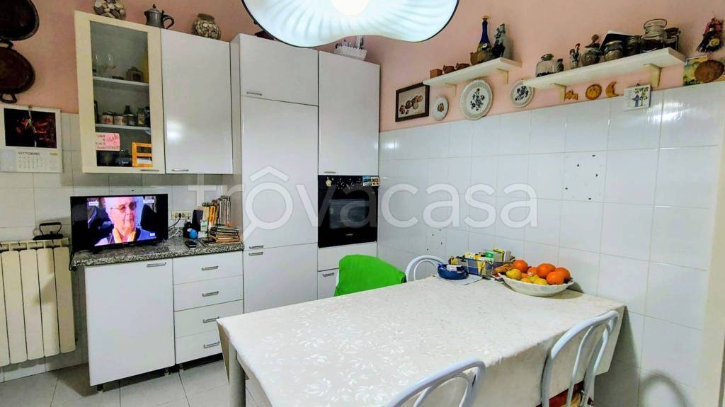 appartamento in vendita a Carrara in zona Marina di Carrara